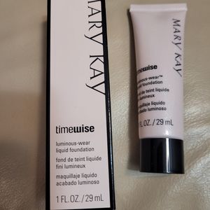 Mary Kay Timewise Luminous Wear Liquid Foundation Ivory 1 for Normal to Dry Skin
